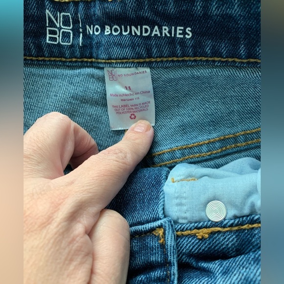 Distressed jeans regular fit size 11 - Picture 3 of 5